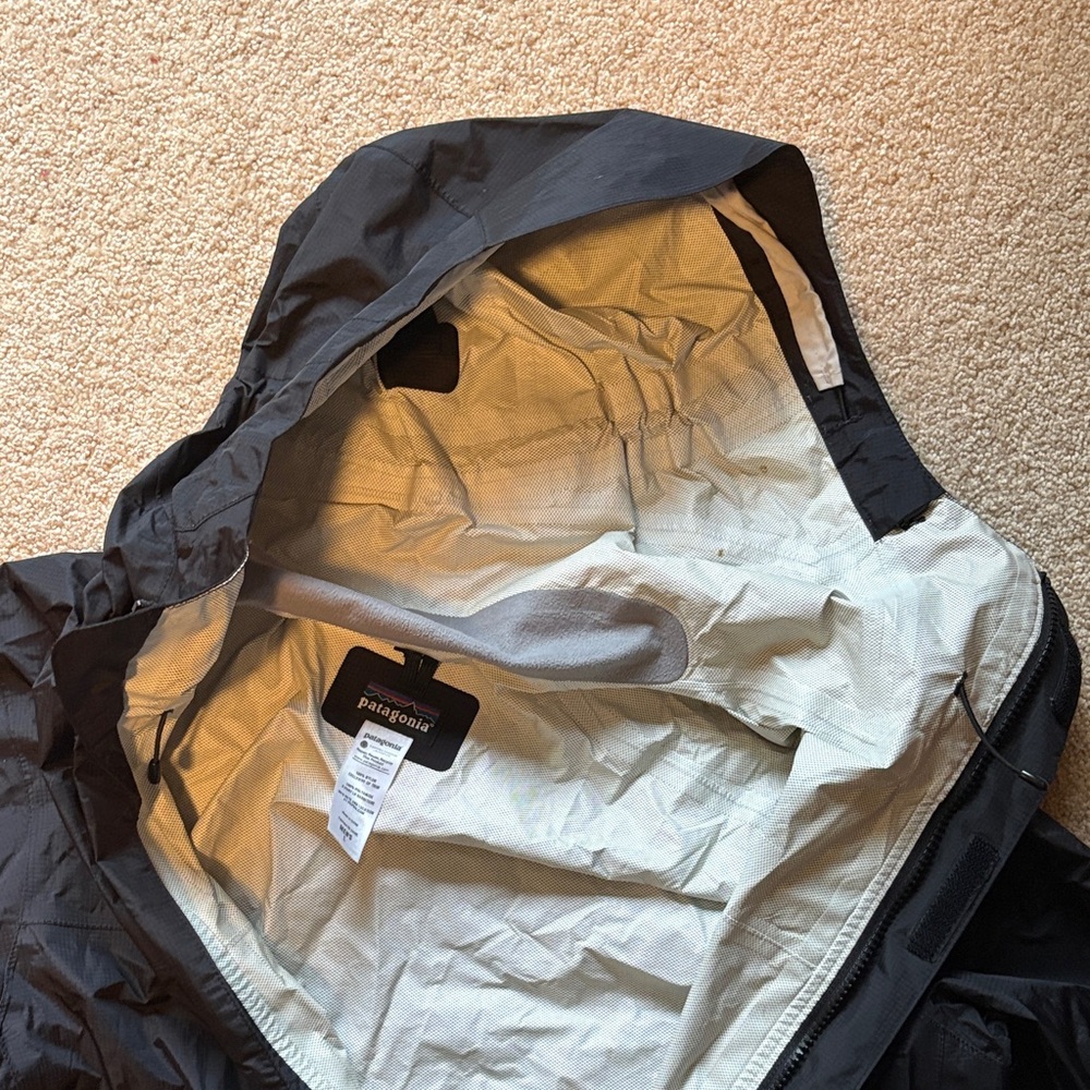 Patagonia Black Raincoat for Men large - Picture 5 of 12